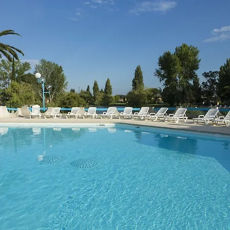 Sowell Family Les Amandiers 4* Arles